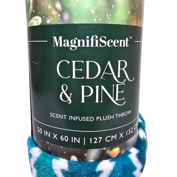 Magnifiscent Plush Throw Blanket Cedar & Pine Scent Infused 50 in X 60 in Soft - Picture 2 of 6